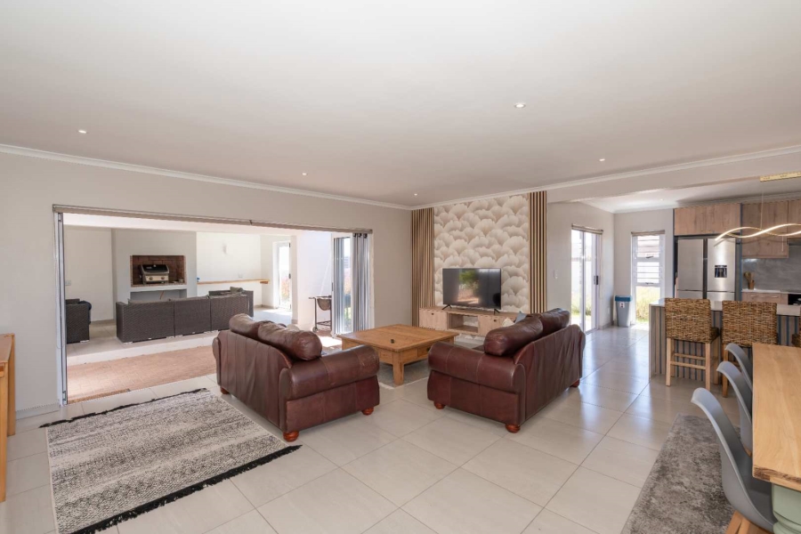 3 Bedroom Property for Sale in Middedorp Western Cape